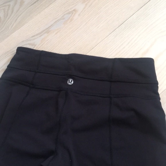 Lululemon NWOT -SIZE4- Black Crop Leggings - Picture 4 of 6